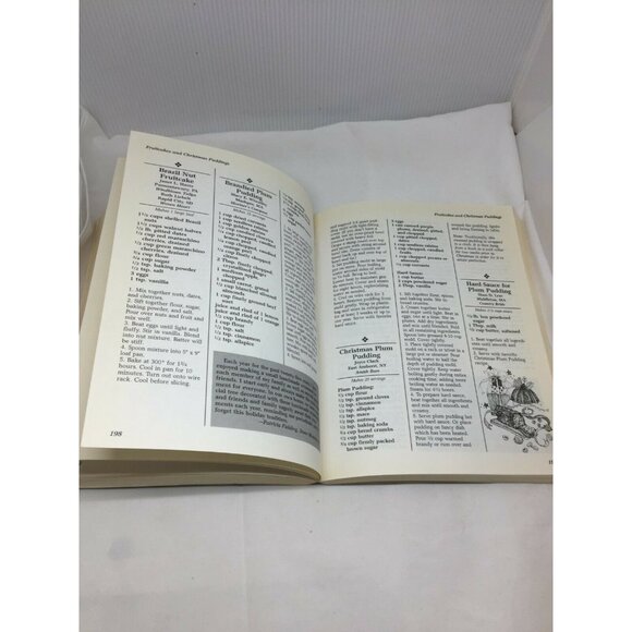 A Quilters Christmas Cookbook 1996 Recipes Desserts Main Dishes Stoltzfus Ranck - Picture 4 of 7